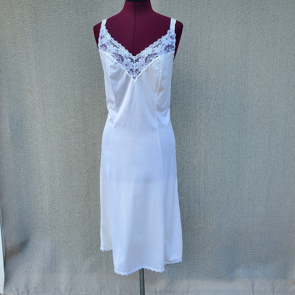 Maidenform White Full Length Slip Size 38